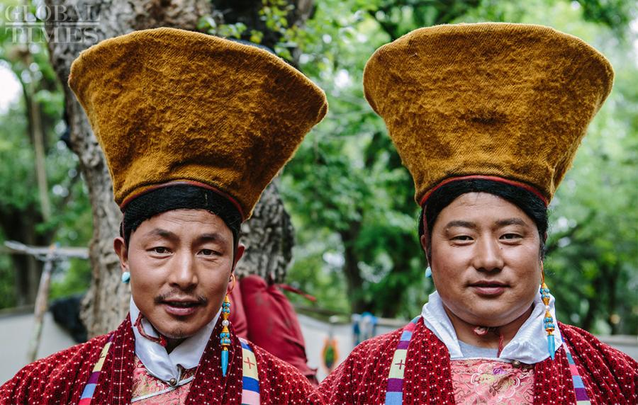 Performers sport traditional costumes for Tibetan opera performance at Norbulingka, Southwest China\'s Tibet Autonomous Region, on Saturday. Tibetan opera is a traditional way of celebrating the Shoton Festival. (Photo: Li Hao/GT)