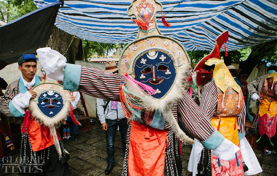 A performer dresses up for Tibetan opera performance at Norbulingka, Southwest China\'s Tibet Autonomous Region, on Saturday. Tibetan opera is a traditional way to celebrate the Shoton Festival. (Photo: Li Hao/GT)