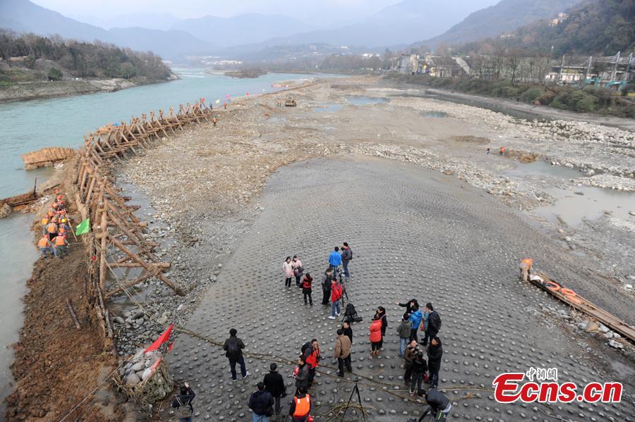 Renovation of the Dujiangyan irrigation system, major landmark in the development of water management and technology that is still discharging its functions. water conservation project in 2014. (Photo: China News Service/Zhang Lang)