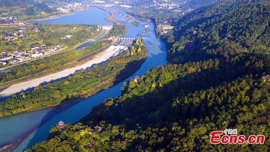 File photo of Dujiangyan irrigation system, a major landmark in the development of water management and technology that is still discharging its functions. (Photo: China News Service/He Bo)