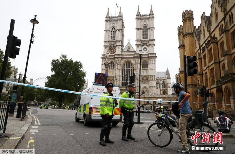 Police officers stand at a cordon after a car crashed outside the Houses of Parliament in Westminster, London, Britain, Aug. 14, 2018. A man deliberately drove a car into London pedestrians and cyclists on Tuesday before ramming it into barriers outside Britain’s parliament in what police said appeared to be the second terrorist attack at the building in just under 18 months. (Photo/Agencies)