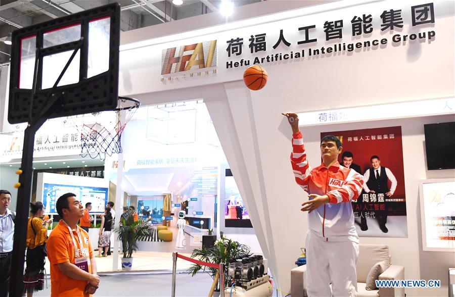 Photo taken on Aug. 15, 2018 shows a bionic basketball-shooting robot at World Robot Conference 2018 in Beijing, capital of China. Kicking off on Wednesday, the Conference attracted contestants from 16 countries and regions to participate in the contest section. (Xinhua/Zhang Chenlin)