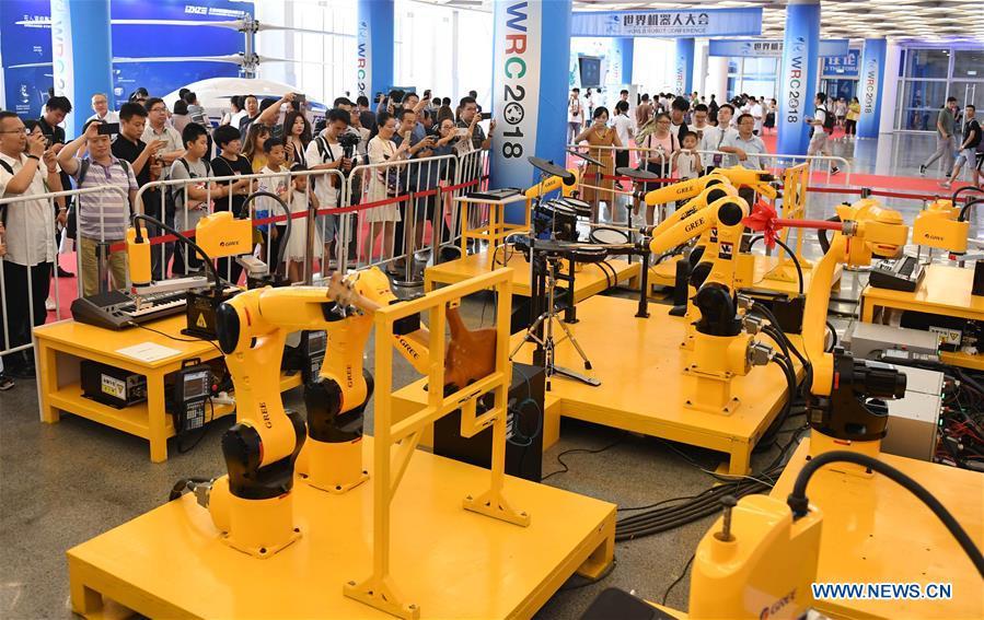 Visitors watch the performance of a robot orchestra at World Robot Conference 2018 in Beijing, capital of China, Aug. 15, 2018. Kicking off on Wednesday, the Conference attracted contestants from 16 countries and regions to participate in the contest section. (Xinhua/Zhang Chenlin)