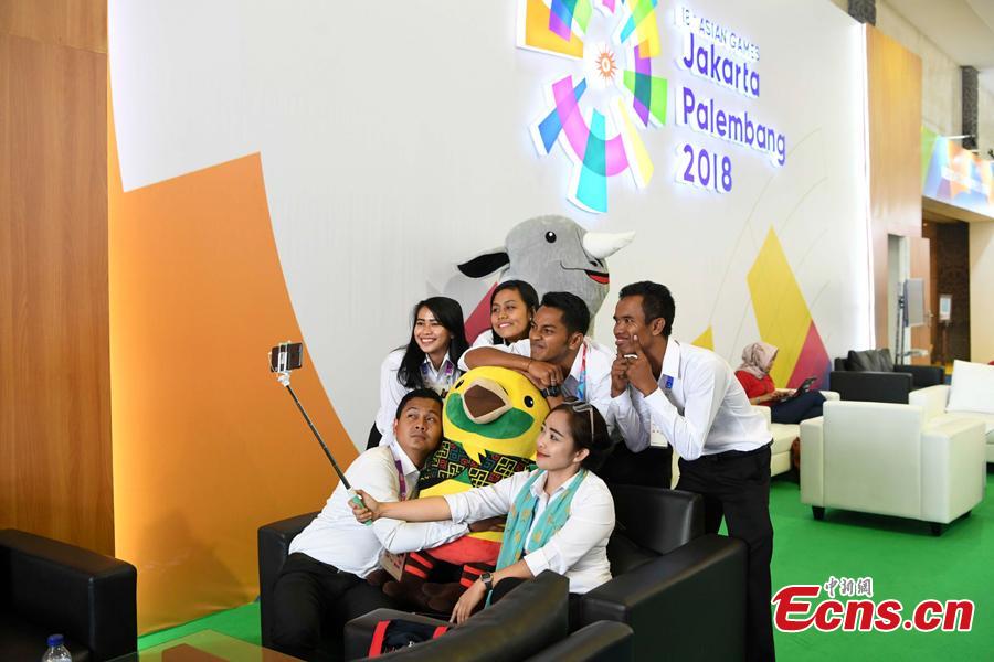 Journalists pose for a photo at the press center for the 2018 Asian Games in Palembang, Indonesia, Aug. 15, 2018. A total of 11,300 athletes from 45 National Olympic Committees will compete in the Asian Games set to be played from August 18 to September 2, according to the latest data from the Olympic Council of Asia. (Photo: China News Service/Wang Dongming)