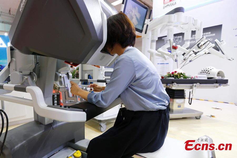 A robotic surgery system on display at the World Robot Conference 2018 in Beijing, Aug. 15, 2018. The conference included a competitive section, which attracted contestants from 16 countries and regions. (Photo: China News Service/Fu Tian)