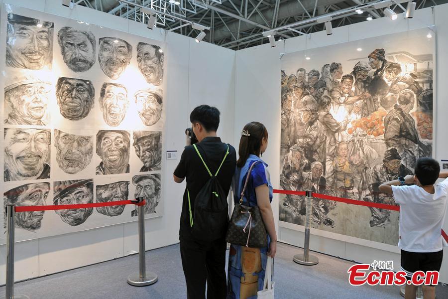 An exhibition of traditional Chinese paintings on Maritime Silk Road is held in Fuzhou, East China\'s Fujian Province on Aug. 17, 2018. The exhibit, covering about 5,000 square meters, includes more than 300 art works. (Photo: China News Service/Zhang Bin)