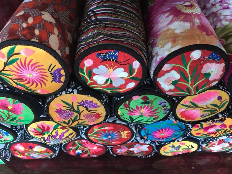 The embroidered pillows have become one of the popular tourist items in Longnan of Gansu Province. (Photo provided to chinadaily.com.cn)