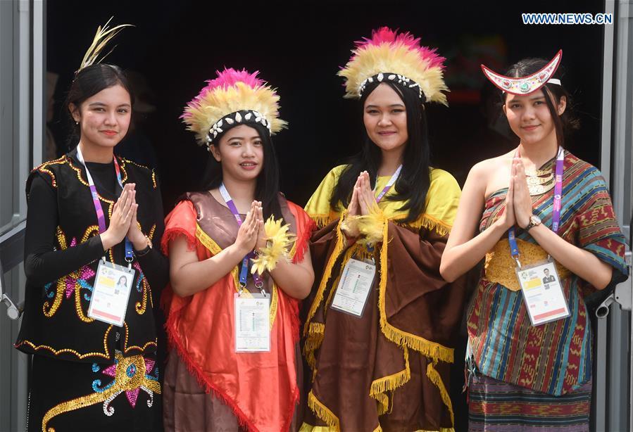 Volunteers in Indonesian folk costumes welcome guests at the Asian Games Village ahead of the 18th Asian Games in Jakarta, Indonesia, on Aug. 17, 2018. August 18 will witness the opening ceremony of the 18th Asian Games in Jakarta, Indonesia. (Xinhua/Huang Zongzhi)