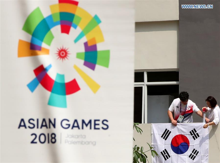 Members of South Korean delegation hang up their national flag at the Asian Games Village ahead of the 18th Asian Games in Jakarta, Indonesia, on Aug. 17, 2018. August 18 will witness the opening ceremony of the 18th Asian Games in Jakarta, Indonesia. (Xinhua/Ding Ting)