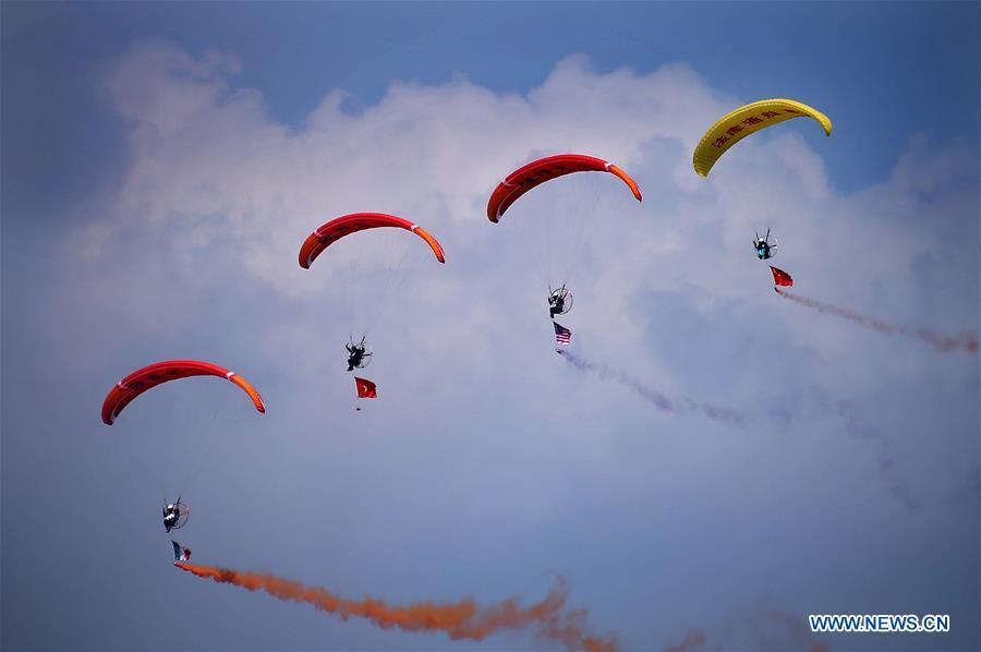 Photo taken on Aug. 19, 2018 shows paramotor performance during the 7th Faku Flight Conference in Shenyang, capital of northeast China\'s Liaoning Province. (Xinhua/Yao Jianfeng)