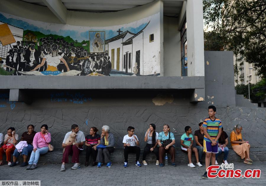 People wait in the streets after evacuating buildings in Caracas, Venezuela, August 21, 2018. A major earthquake of magnitude 7.3 struck Venezuela’s eastern coast, home to largely poor fishing communities, on Tuesday afternoon, shaking buildings as far away as Colombian capital Bogota and knocking power out in parts of Trinidad. (Photo/Agencies)