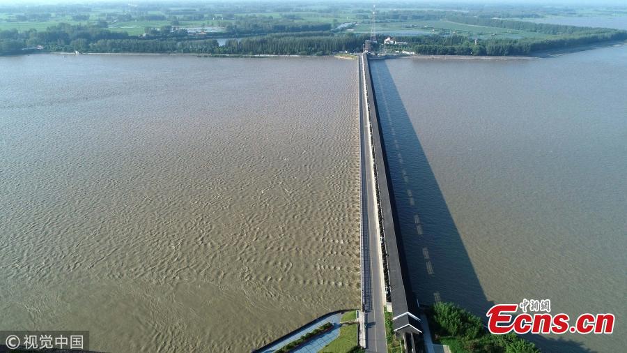 Water level rises in Hongze Lake following recent rainstorms in East China’s Jiangsu Province, Aug. 22, 2018. Local authorities said water level of several river channels exceeded alarm line.   (Photo/VCG)