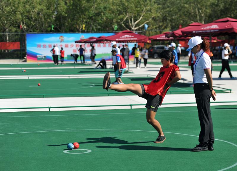 Competitors play Cuqiu at the 10th Provincial Traditional Ethnic Sports Games in Hebei Province, Aug. 21, 2018. Cuqiu, also known as Cuju, is a game similar to modern football that was popular in ancient China. (Photo by Yuan Liwei for chinadaily.com.cn)