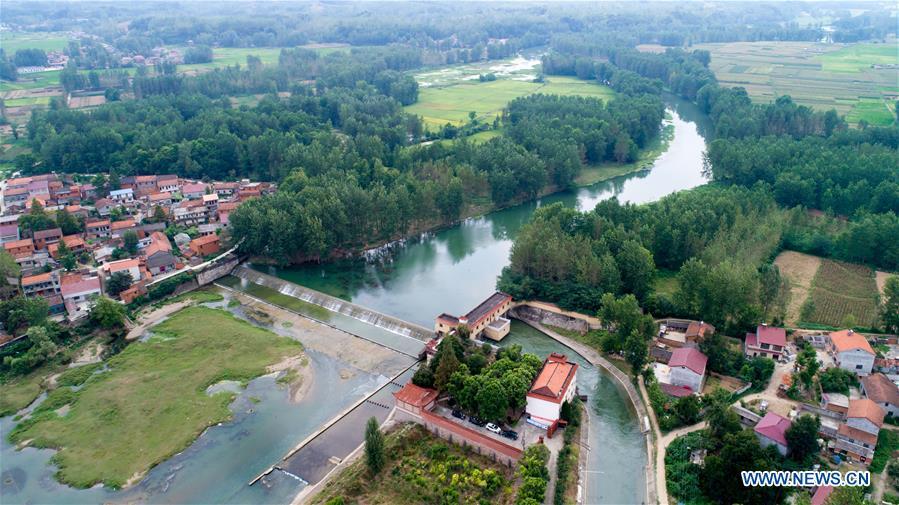 Aerial photo taken on Aug. 22, 2018 shows a section of Changqu Canal in Xiangyang, central China\'s Hubei Province. The Changqu Canal has been added to the World Heritage Irrigation Structures list by the International Commission on Irrigation and Drainage (ICID) recently. (Xinhua/Xiong Qi)