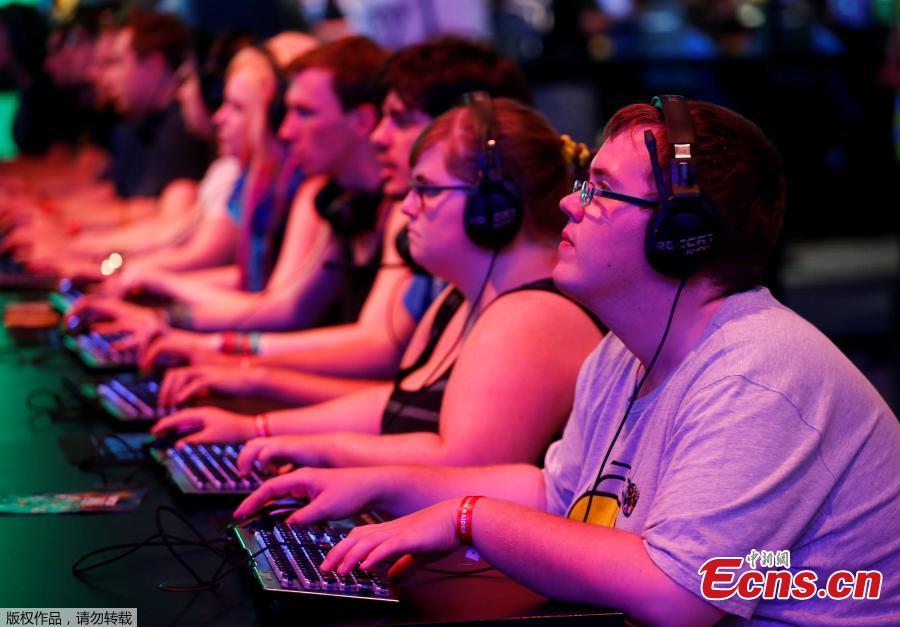 Gamers play during the computer games fair Gamescom in Cologne, Germany, August 22, 2018. (Photo/Agencies)