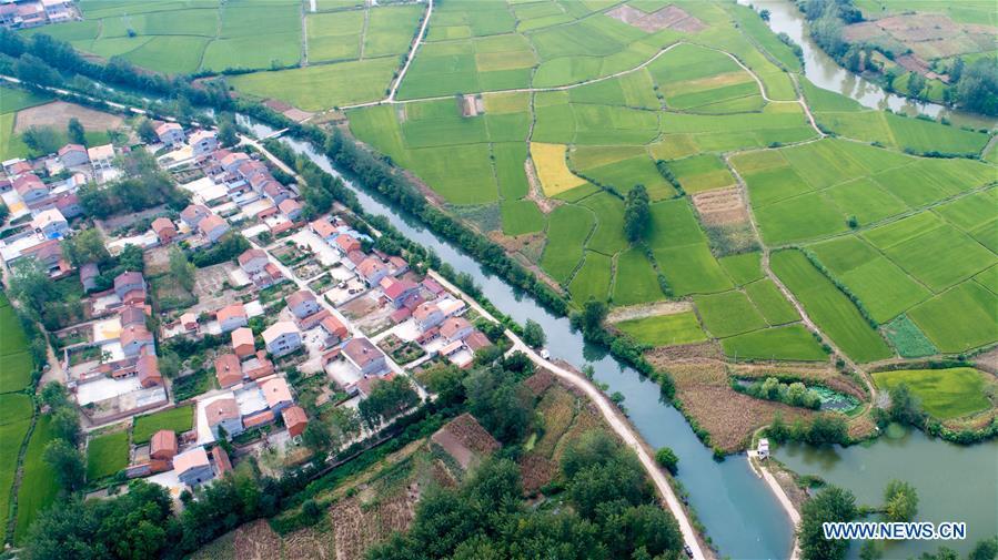 Aerial photo taken on Aug. 22, 2018 shows a section of Changqu Canal in Xiangyang, central China\'s Hubei Province. The Changqu Canal has been added to the World Heritage Irrigation Structures list by the International Commission on Irrigation and Drainage (ICID) recently. (Xinhua/Xiong Qi)