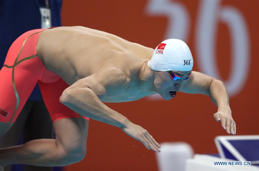 Sun Yang of China enters water during men\'s 1500m freestyle final of swimming at the 18th Asian Games in Jakarta, Indonesia, Aug. 24, 2018. (Xinhua/Fei Maohua)