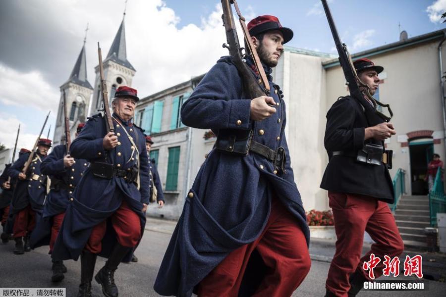 Men dressed in WWI uniforms march during a parade, part of the reconstruction of the WWI battle of Verdun, Aug. 25, 2018, in Verdun, eastern France. Hundreds of volunteers from 18 countries gathered in the French town Verdun as part of a string of events to mark the centenary of the end of World War One, with re-enactors dressed in period soldiers’ uniforms bringing to life a big military encampment in the town. (Photo/Agencies)