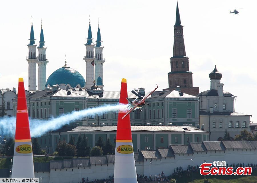 Nicolas Ivanoff of France flies with his Edge 540 V2 plane during the Red Bull Air Race World Championship in Kazan in Kazan, Russia August 26, 2018. (Photo/Agencies)