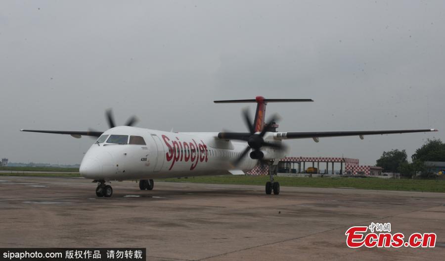 India\'s first biojet fuel aircraft, operated by SpiceJet, lands at Indira Gandhi International Airport in New Delhi, India, Aug. 27, 2018. The SpiceJet aircraft from Dehradun to Delhi had aviation regulator DGCA (Directorate General of Civil Aviation) officials along with other industry stakeholders on board, to ascertain the feasibility of biofuel-powered flights. (Photo/SipaPhoto)