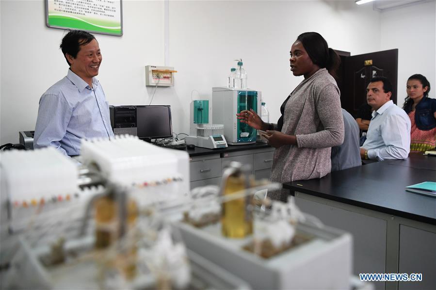 Nakanyala Elina Shekupe (2nd L) learns technology on desertification combating at a lab in northwest China\'s Gansu Province, Aug. 27, 2018. Shekupe, 37, is an agricultural technology official from Namibia. She and 11 other students are taking part in a desertification combating and ecological restoration training course organized by China\'s Ministry of Commerce in Gansu. \
