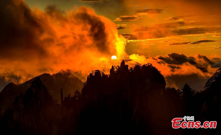 A spectacular sunrise in Mount Huangshan scenic area in Anhui Province, Aug. 30, 2018. Rolling mist between the valleys and crimson clouds created an amazing natural wonder. (Photo: China News Service/Liu Hao)