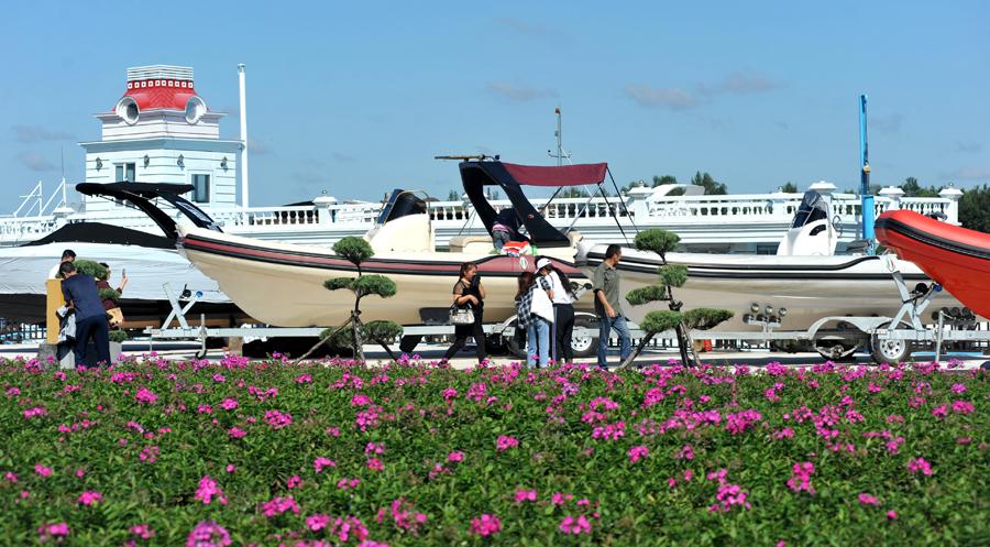 The second Harbin Yacht Exposition kicks off at Dejia Yacht Bay in Harbin, Heilongjiang province, on Aug 31, 2018.The five-day expo has attracted more than 150 companies to display their yachts, including some famous international brands.(Photo by Wang Zhenliang/For chinadaily.com.cn)