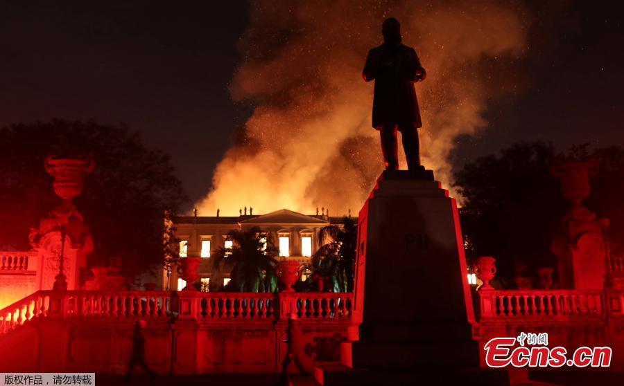 Firefighters try to extinguish a fire at the National Museum of Brazil in Rio de Janeiro, Brazil September 2, 2018. (Photo/Agencies)
A massive fire raced through Brazil\'s 200-year-old National Museum in Rio de Janeiro on Sunday, probably destroying its collection of more than 20 million items, ranging from archeological finds to historical memorabilia. The destruction of the building was an \