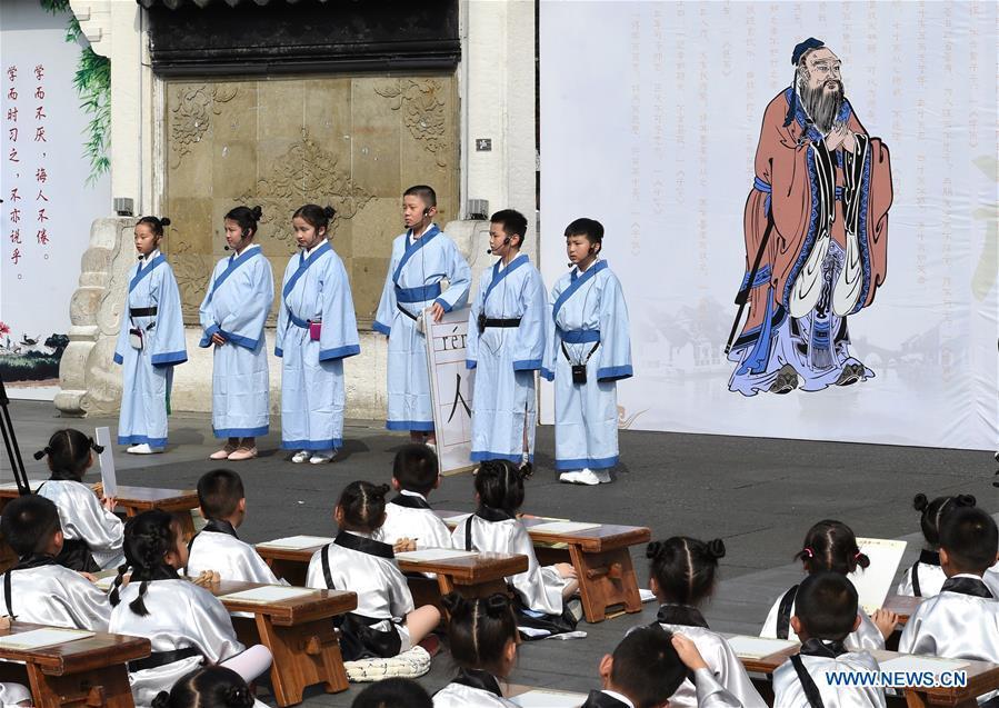 Children attend a first writing ceremony, a traditional education activity for first year students in China, in Nanjing, capital of east China\'s Jiangsu Province, Sept. 2, 2018. (Xinhua/Sun Can)