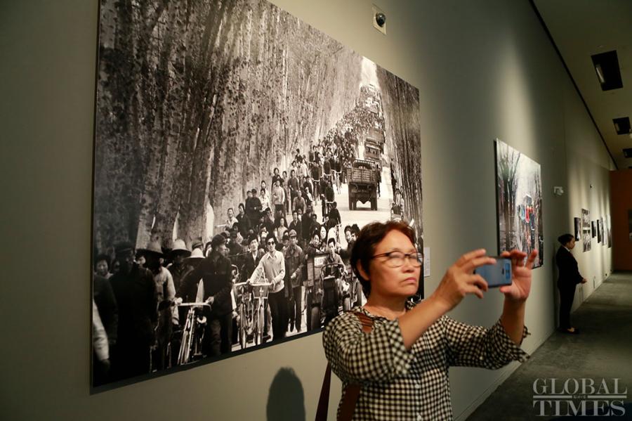 A photo exhibition called “Photographs at China: 40 Years through the Lens” kicked off at the National Museum of China in Beijing on August 30 to mark the 40th anniversary of China’s reform and opening-up. The exhibition will be open until September 12. (Photos: Li Hao/GT)