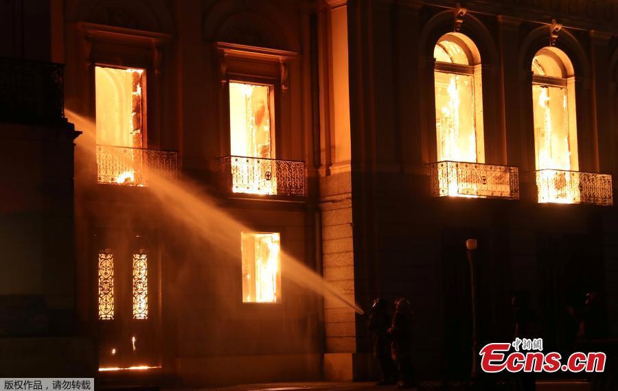 Firefighters try to extinguish a fire at the National Museum of Brazil in Rio de Janeiro, Brazil September 2, 2018. (Photo/Agencies)