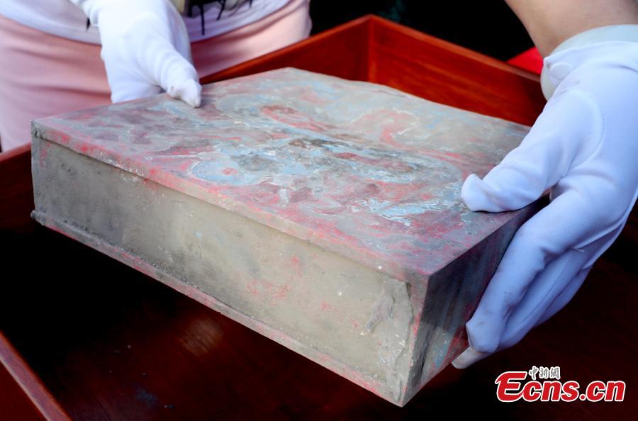 After preparing for two years, the research project into the restoration and conservation of The Hall of Mental Cultivation was launched on September 3, 2018 at the Palace Museum. Preparations began in December 2015, when collections inside the hall were labeled, recorded, restored and studied. The restoration work will cover 7,707 square meters, including 13 ancient buildings along with the doors and screen wall. (Photo: China News Service/Zhang Yu)