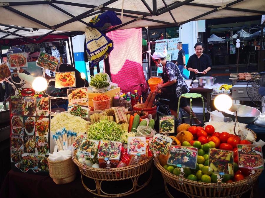 Chinese tourists thoroughly enjoyed the 2018 Phuket Tasty Fest held in Phuket Saturday and Sunday and organized by the Tourism of Thailand (TAT) Phuket Office, Phuket province and Phuket City Municipality. (Photo provided to chinadaily.com.cn)
The theme of the event was \