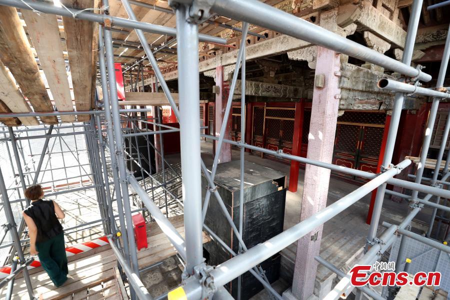 After preparing for two years, the research project into the restoration and conservation of The Hall of Mental Cultivation was launched on September 3, 2018 at the Palace Museum. Preparations began in December 2015, when collections inside the hall were labeled, recorded, restored and studied. The restoration work will cover 7,707 square meters, including 13 ancient buildings along with the doors and screen wall. (Photo: China News Service/Zhang Yu)