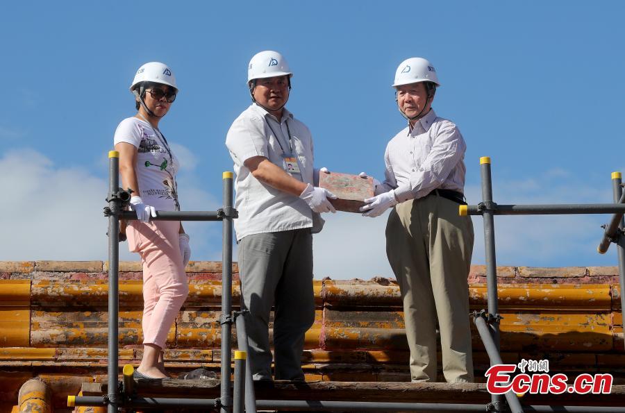After preparing for two years, the research project into the restoration and conservation of The Hall of Mental Cultivation was launched on September 3, 2018 at the Palace Museum. Preparations began in December 2015, when collections inside the hall were labeled, recorded, restored and studied. The restoration work will cover 7,707 square meters, including 13 ancient buildings along with the doors and screen wall. (Photo: China News Service/Zhang Yu)