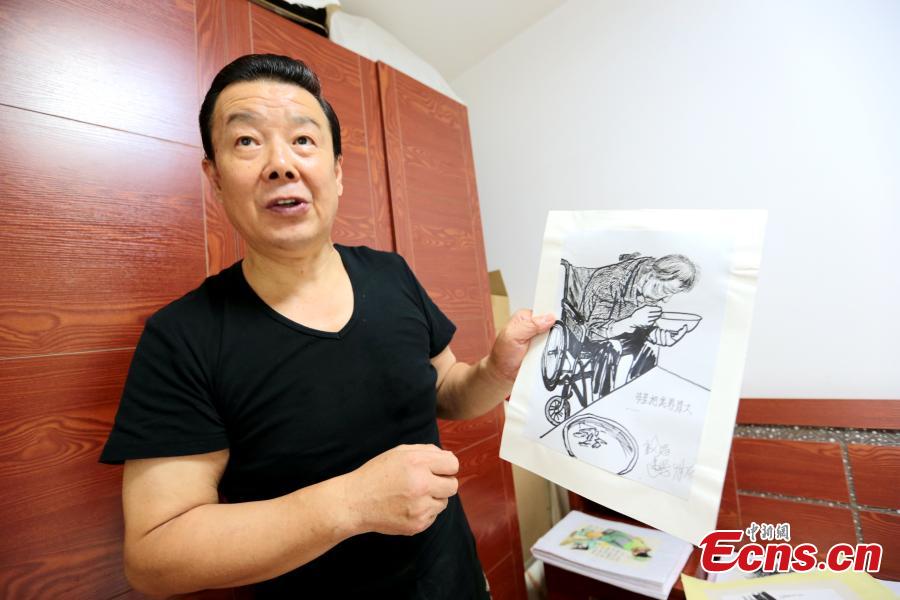 Li Fuchang shows drawings of his mother in Xi’an City, Northwest China’s Shaanxi Province, Sept. 4, 2018. Li, 60, drew more than 200 portraits of his mother before she died two years ago after becoming ill and bed-ridden. Li said he created the images to help cheer up his mother and today he feels grateful to have the record of her last days. (Photo: China News Service/Zhang Yuan)