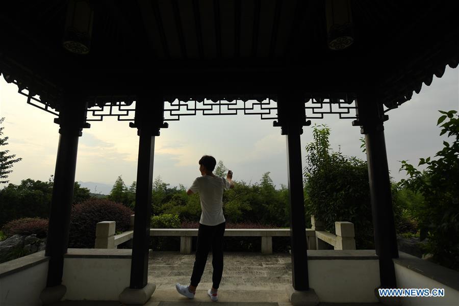 Wang Hongyuan practices singing Yue opera at Shengzhou Yue Opera art school in Shengzhou, east China\'s Zhejiang Province, Sept. 3, 2018. Wang Hongyuan, 17, was born in Taizhou of Zhejiang Province. He is the only male student who learns playing Xiaosheng (role of young man) in Yue Opera at Shengzhou Yue Opera art school. Xiaosheng are usually played by female actresses in Yue Opera which is an old art form originated in Shengzhou and noted for its lyricism and sweet tunes in China. Wang Hongyuan was granted special admission on account of his talent and resolve when he was at second grade in junior middle school. After hard practices, he has already taken part in some performances. (Xinhua/Weng Xinyang)