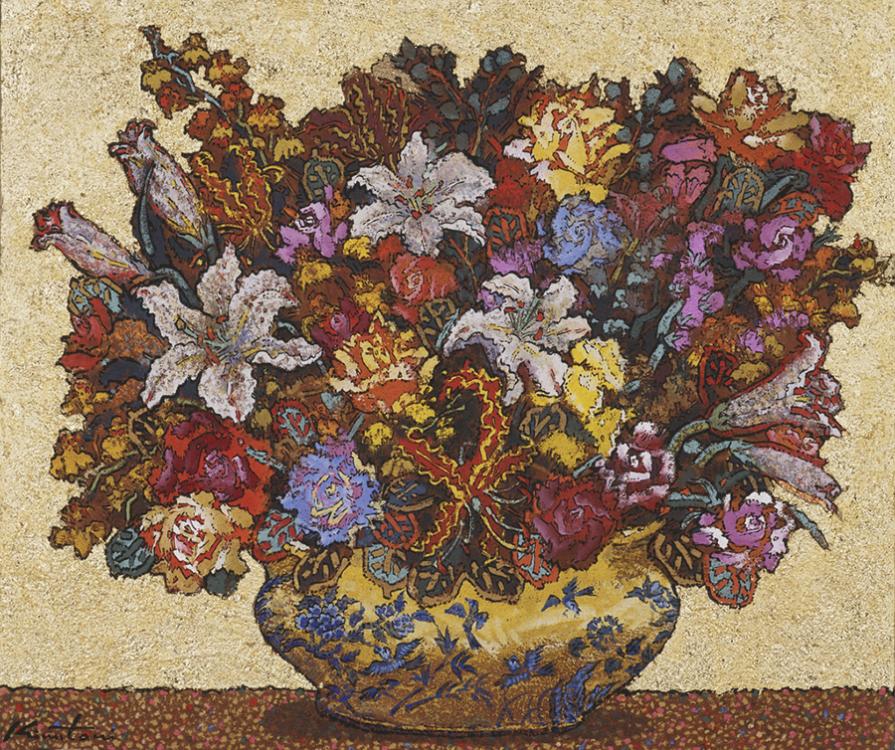 Birds and Blossoms, 2002.  (Photo provided to China Daily)

Japanese artist Koji Kinutani\'s paintings show his intensive studies of the artistic traditions of Japan, China and Italy.

The Nara-born artist was deeply immersed in the historic and cultural surroundings of the ancient Japanese capital where he was raised.

He traveled to several Chinese cities, including Xi\'an, Dunhuang and Kaifeng, to study their cultural heritage. He also studied Italian frescos, which helped him diversify his style.

The 75-year-old\'s eponymous exhibition, now running at Tsinghua University Art Museum through Sept 23, shows dozens of his paintings using his rich color schemes since the 1960s.

The exhibition marks the 40th anniversary of the signing of the China-Japan Treaty of Peace and Friendship.