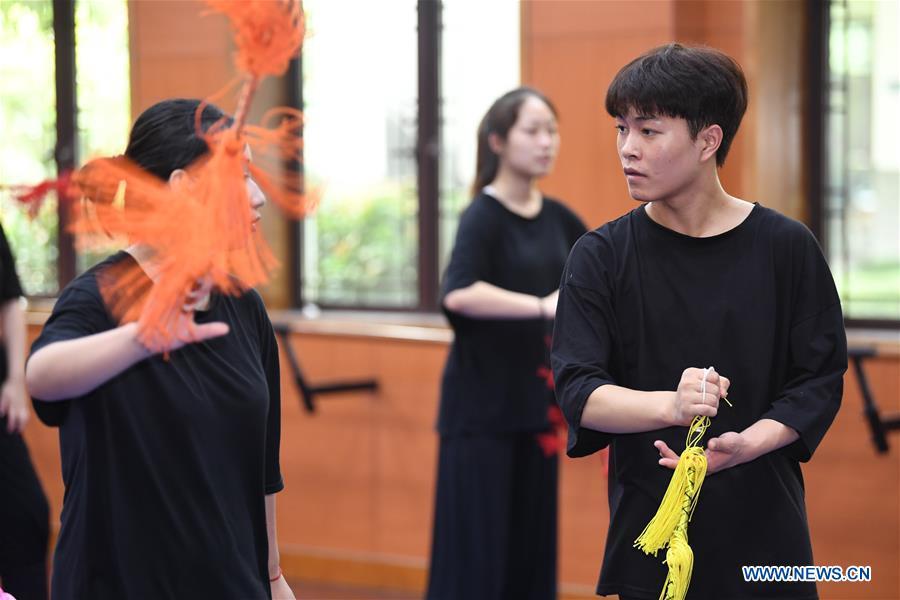 Wang Hongyuan (R, front) learns performing Yue Opera at class at Shengzhou Yue Opera art school in Shengzhou, east China\'s Zhejiang Province, Sept. 3, 2018. Wang Hongyuan, 17, was born in Taizhou of Zhejiang Province. He is the only male student who learns playing Xiaosheng (role of young man) in Yue Opera at Shengzhou Yue Opera art school. Xiaosheng are usually played by female actresses in Yue Opera which is an old art form originated in Shengzhou and noted for its lyricism and sweet tunes in China. Wang Hongyuan was granted special admission on account of his talent and resolve when he was at second grade in junior middle school. After hard practices, he has already taken part in some performances. (Xinhua/Weng Xinyang)