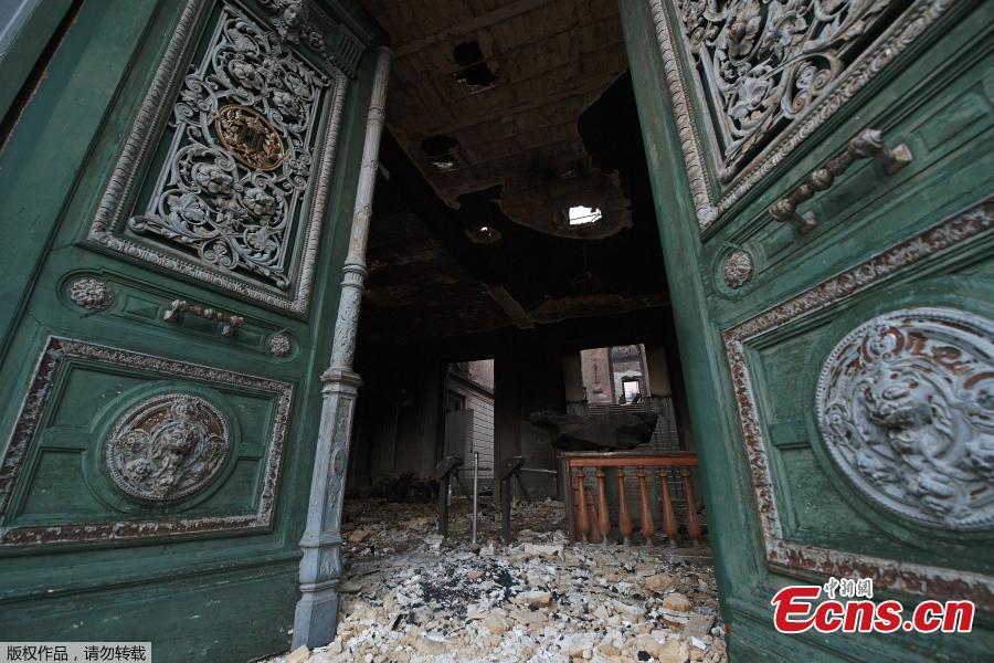 View of the entrance of Rio de Janeiro\'s treasured National Museum, one of Brazil\'s oldest, on September 3, 2018, a day after a massive fire ripped through the building.
The majestic edifice stood engulfed in flames as plumes of smoke shot into the night sky, while firefighters battled to control the blaze that erupted around 2230 GMT. Five hours later they had managed to smother much of the inferno that had torn through hundreds of rooms, but were still working to extinguish it completely, according to an AFP photographer at the scene.(Photo/Agencies)