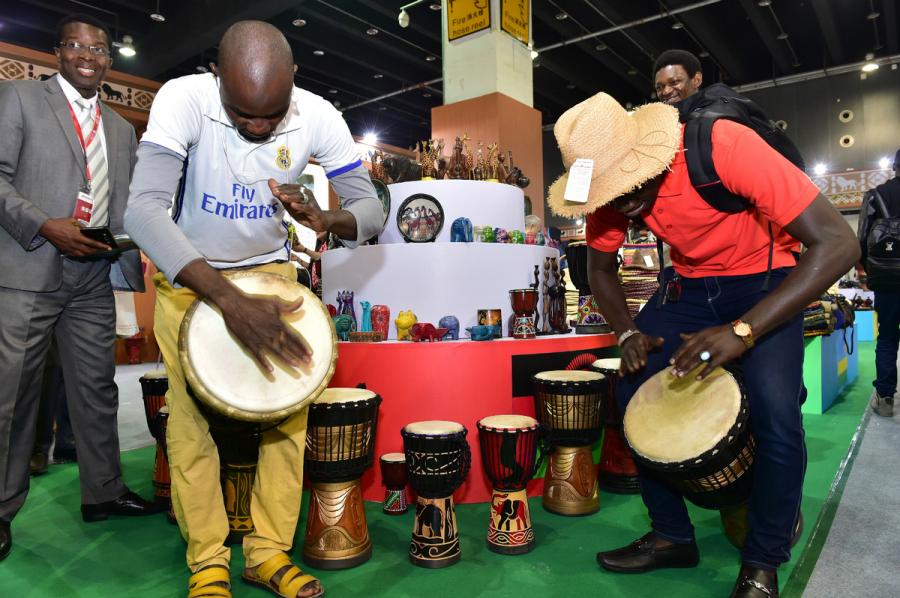 South Africans get a beat going during the China Yiwu Cultural Products Trade Fair in Zhejiang Province in April. (Photo/China Daily)