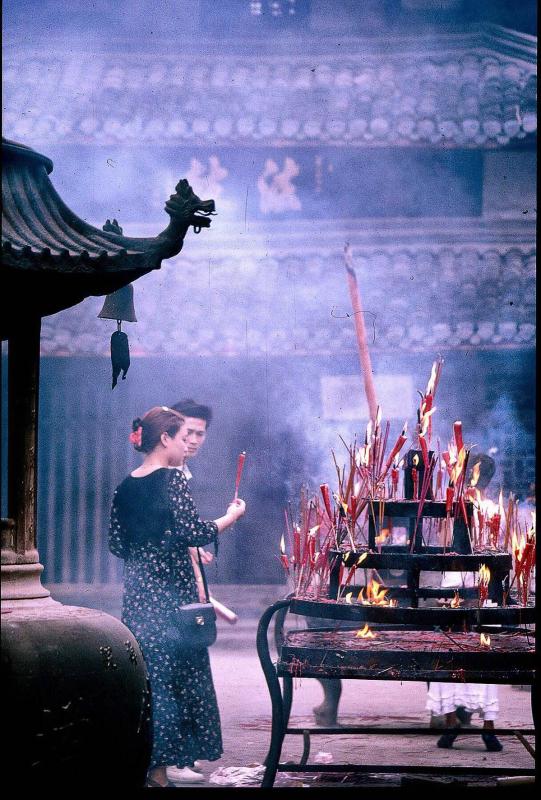 Wenshu Yuan Temple 1994 (Photo by Bruce Connolly/chinadaily.com.cn)