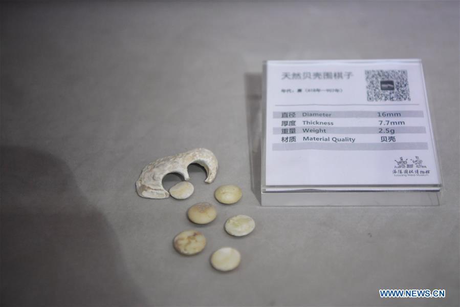 Go pieces made of shell are displayed at Go (Weiqi) museum in Luoyang, central China\'s Henan Province, Sept. 5, 2018. The private museum displays about 25,000 exhibits relating to Go game in China. (Xinhua/Feng Dapeng)