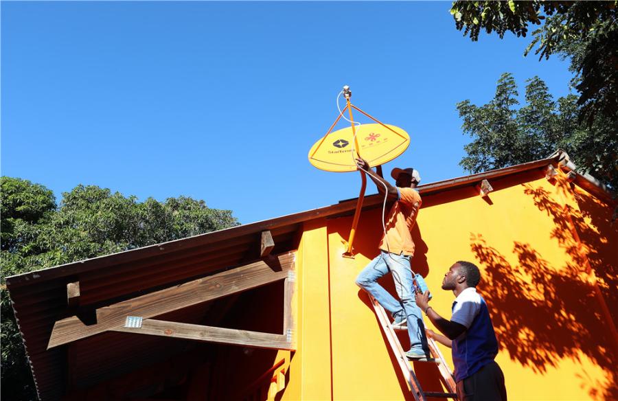 StarTimes\' engineers install a satellite dish in Marracuene, Mozambique. (PHOTO PROVIDED TO CHINA DAILY)

Priceless happiness

China-Africa relations have reached a stage of growth unmatched in history.
While an increasing number of Chinese are visiting Africa, many more Africans are choosing China as a destination to work and live.

Gabon national Bolabola Joelle Zita has worked as a fashion host and voice actress at StarTimes\'s headquarters for 17 months.

Zita earned a bachelor\'s at Beijing Language and Culture University and a master\'s at the University of Science and Technology Beijing.

Back in her home country, Zita was a government employee who dreamed of working in the fashion industry.

However, until she joined StarTimes she never imagined that her dream would ever be realized.

\