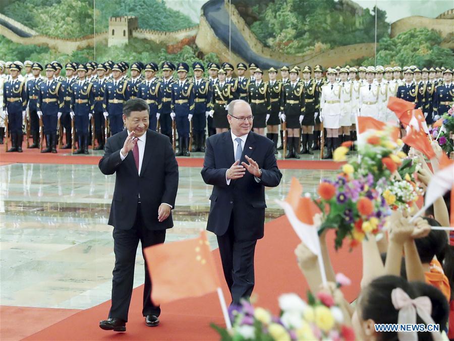 Chinese President Xi Jinping holds a welcome ceremony for Prince Albert II, head of state of the Principality of Monaco, before their talks at the Great Hall of the People in Beijing, capital of China, Sept. 7, 2018. (Xinhua/Liu Weibing)