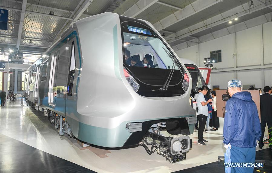 People look at the new-generation carbon-fiber light rail train at an exhibition held in Changchun, capital of northeast China\'s Jilin Province, Sept. 7, 2018. The body of the train is made of carbon fiber composite, making it more energy-efficient, according to its manufacturer CRRC Changchun Railway Vehicles Co., Ltd. (Xinhua/Xu Chang)