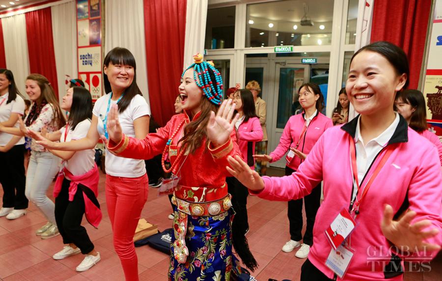 On Sunday, 41 of 1,208 Chinese youngsters who survived the 2008 Wenchuan earthquake revisited the Children\'s Center at Vladivostok in Russia’s Far East where they had been sent to recuperate 10 years ago. Some teenagers were overtaken by emotions to have a reunion with their teachers with whom they spent three weeks after the