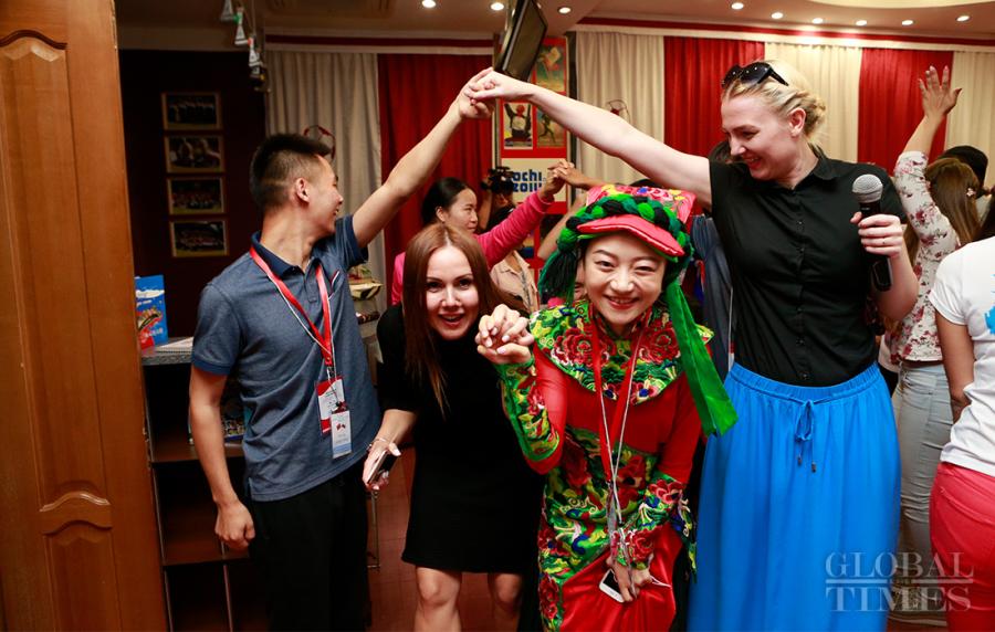 On Sunday, 41 of 1,208 Chinese youngsters who survived the 2008 Wenchuan earthquake revisited the Children\'s Center at Vladivostok in Russia’s Far East where they had been sent to recuperate 10 years ago. Some teenagers were overtaken by emotions to have a reunion with their teachers with whom they spent three weeks after the devastating temblor. (Photo: Li Hao/GT)