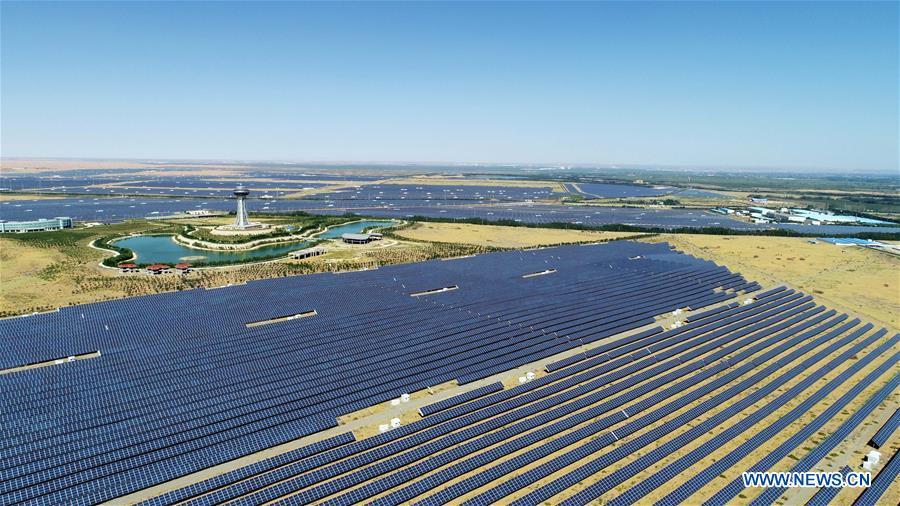 Photo taken on Sept. 7, 2018 shows the photovoltaic power station in Zhongwei City, northwest China\'s Ningxia Hui Autonomous Region. To take advantage of abundant sunshine, Zhongwei has set up a photovoltaic power industry chain. (Xinhua/Wang Peng)