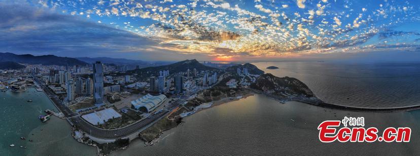 A beautiful sunset in Lianyungang City, Jiangsu Province, Sept. 10, 2018. (Photo: China News Service/Yang Bo)